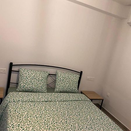 Sky Apartment On The Pool Айя Напа Екстериор снимка