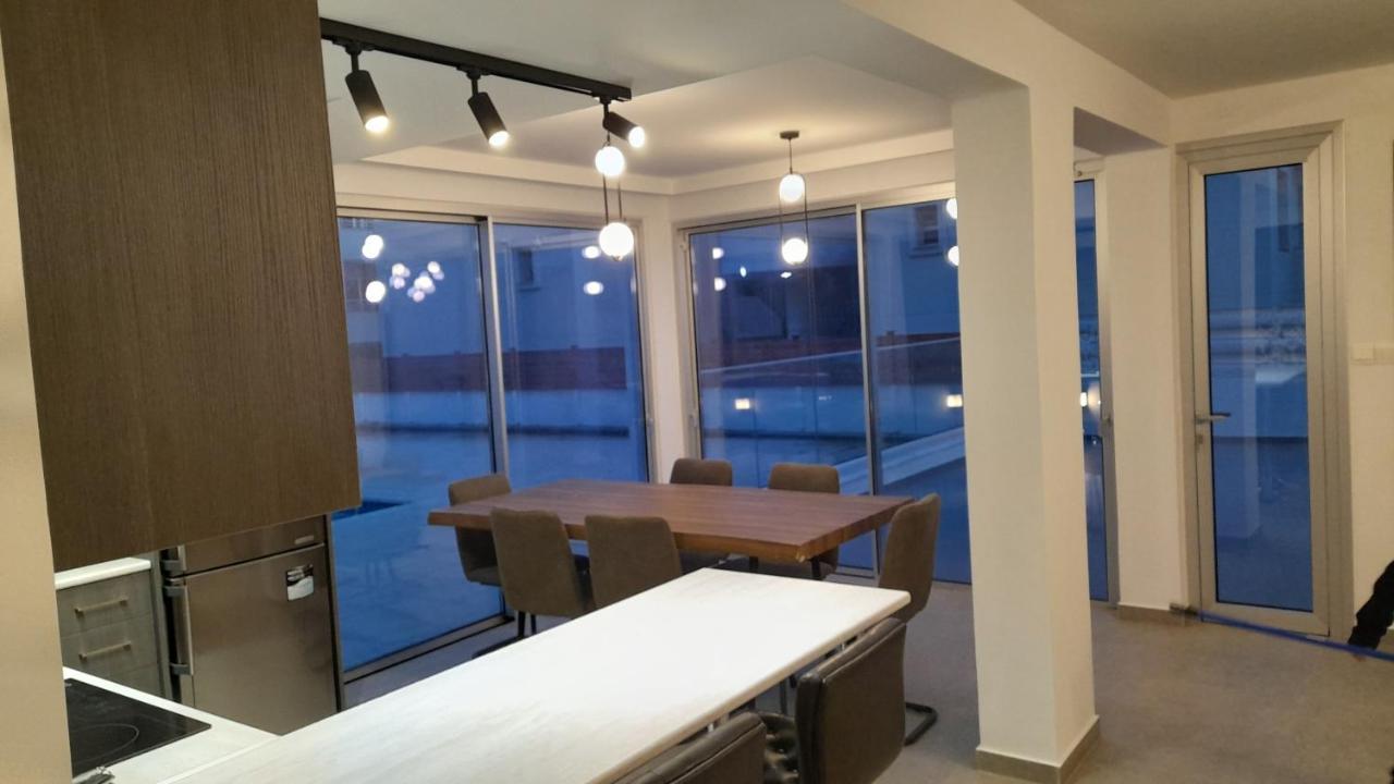 Sky Apartment On The Pool Айя Напа Екстериор снимка