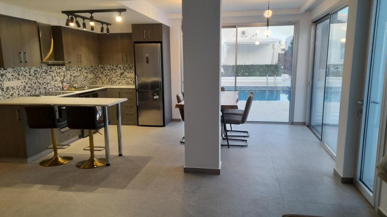 Sky Apartment On The Pool Айя Напа Екстериор снимка