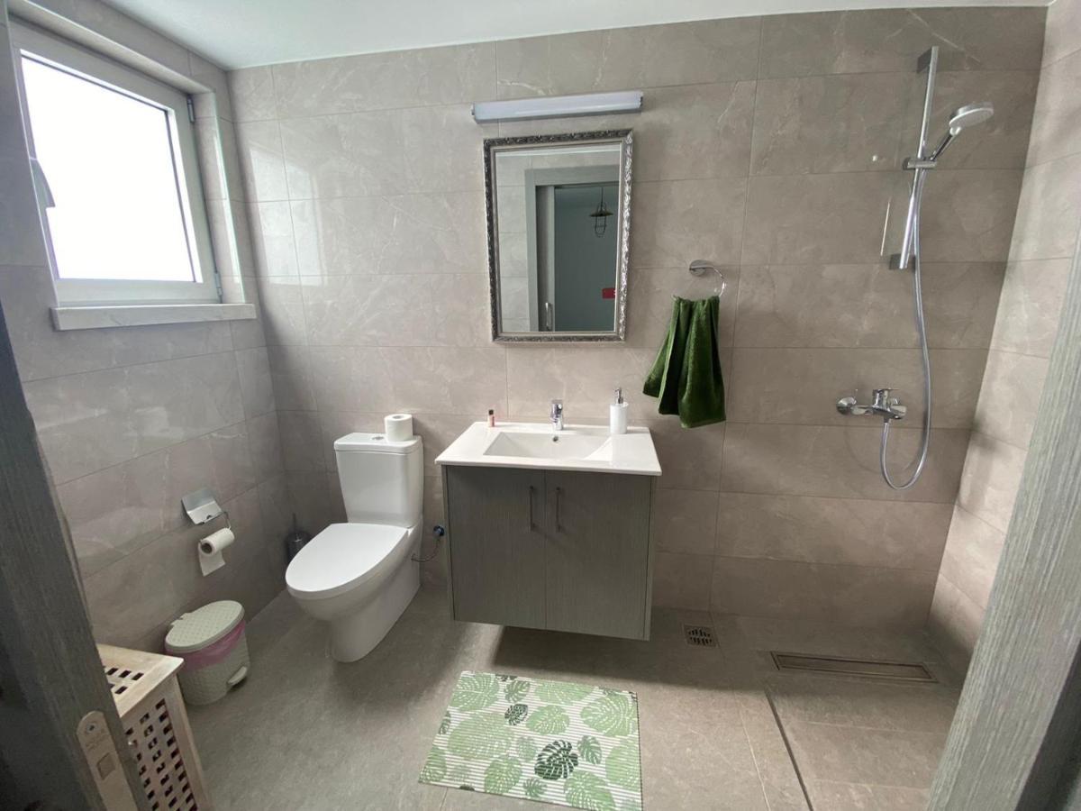 Sky Apartment On The Pool Айя Напа Екстериор снимка